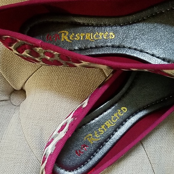 👠NWOT Pretty Ladies  Flats - Picture 4 of 4